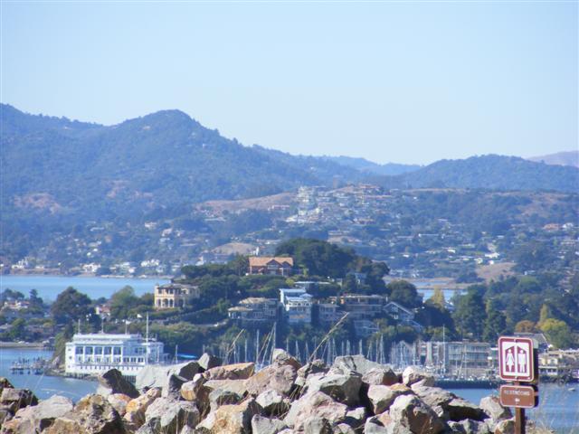 618x457 pixels (53K)