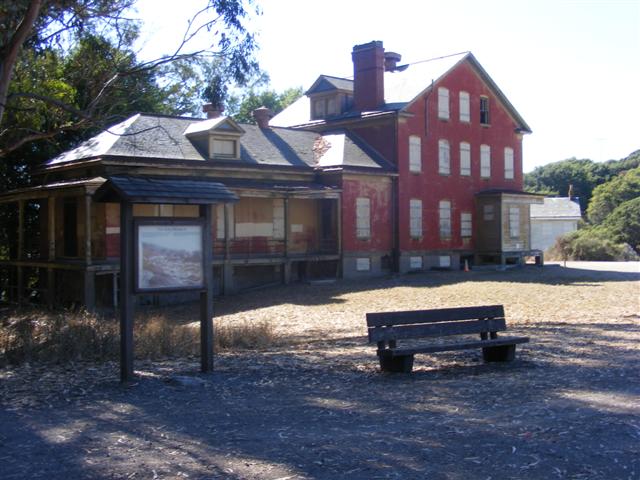 618x457 pixels (63K)