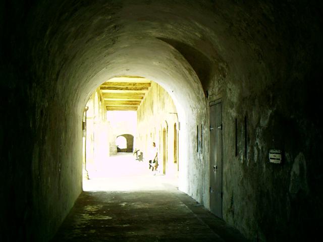 618x457 pixels (32K)