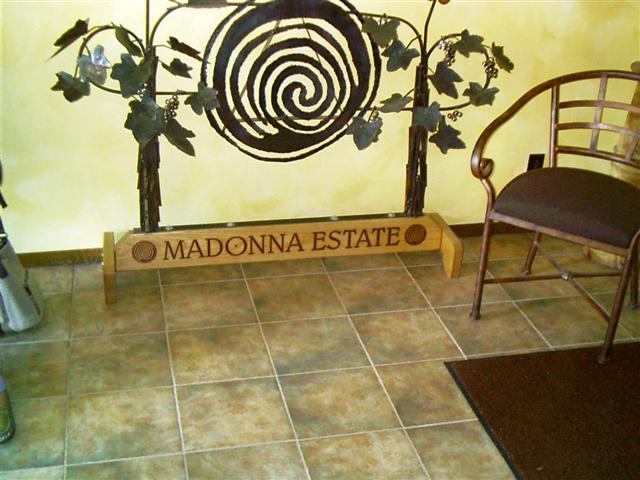 618x457 pixels (52K)